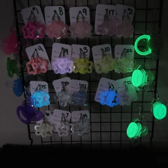 1 pair 30mm star earrings. 304 ss Hooks, Silicon Stoppers. - Picture 2 of 5